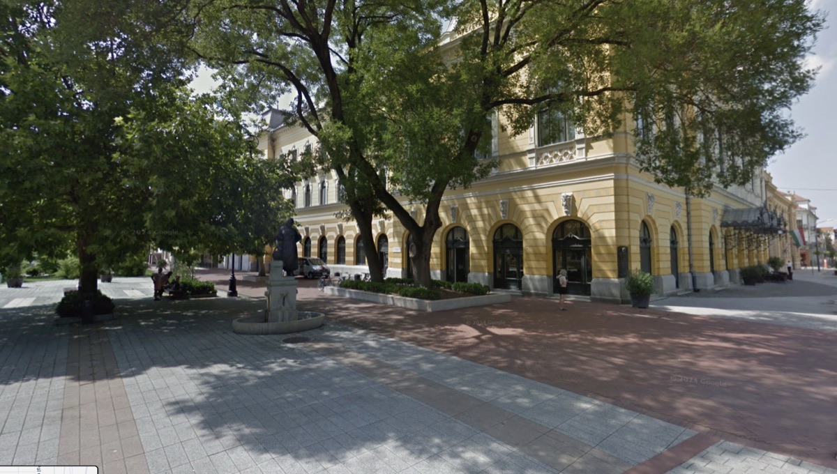 Photo of a yellow Hungarian building and square